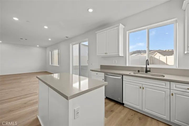 933 Dryden Drive, Lake Elsinore, California 92530