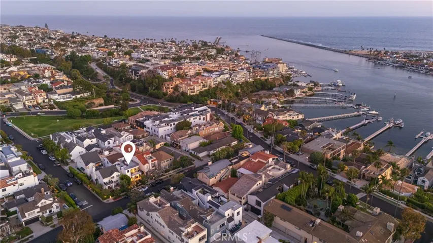 414 Acacia Avenue, Corona Del Mar, California 92625