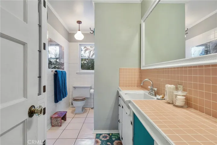 466 N Campus Avenue, Upland, California 91786