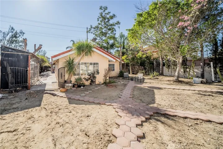 15738 Merrill Avenue, Fontana, California 92335