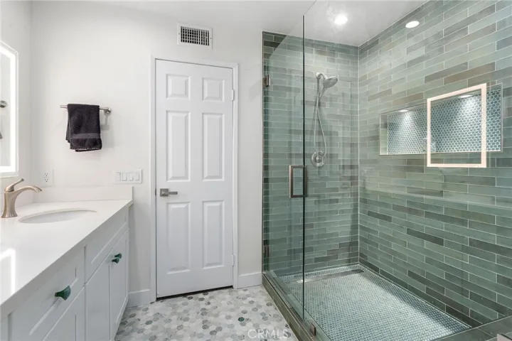 5339 Lindley Avenue 304, Tarzana, California 91356