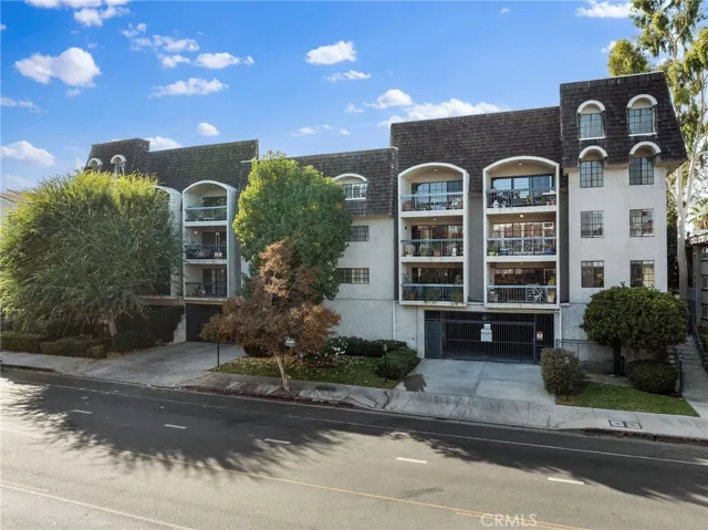 5339 Lindley Avenue 304, Tarzana, California 91356