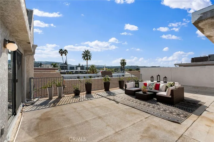 5339 Lindley Avenue 304, Tarzana, California 91356
