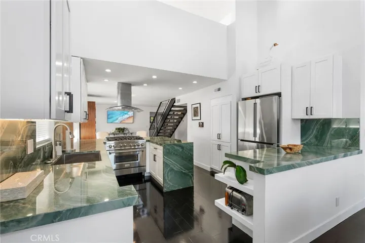 5339 Lindley Avenue 304, Tarzana, California 91356