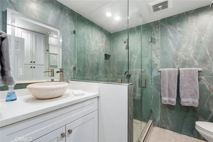 5339 Lindley Avenue 304, Tarzana, California 91356