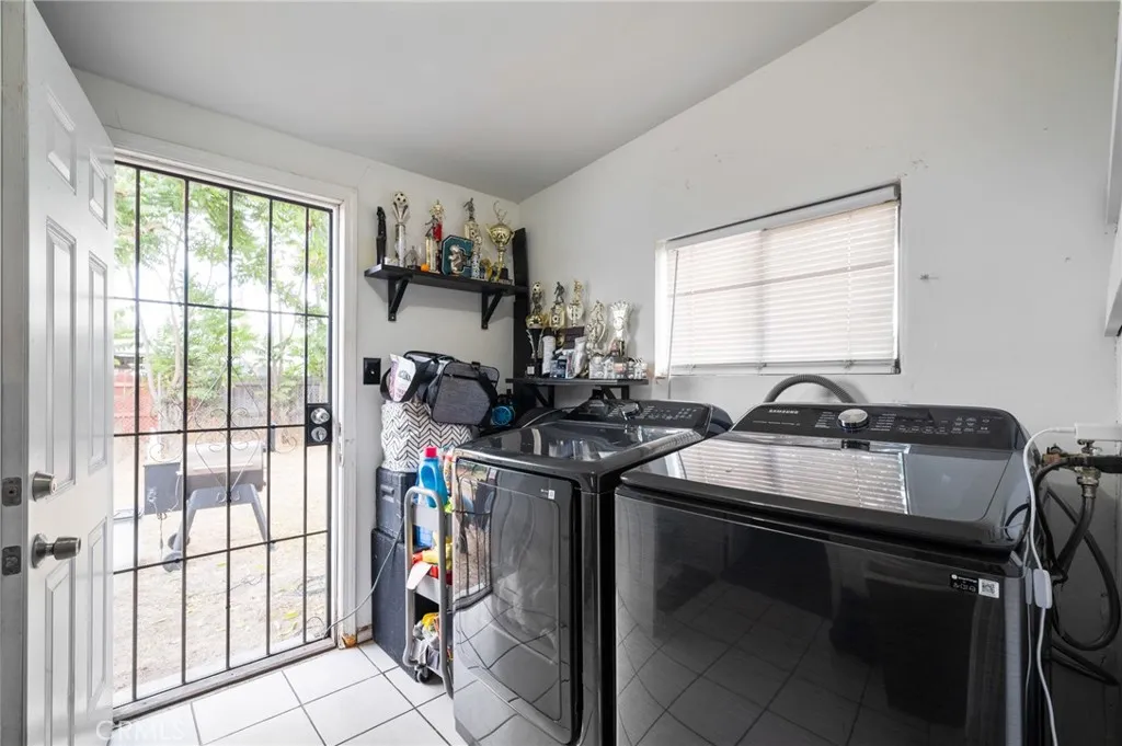 366 E Swope Street, Carson, California 90745 home-pic-37