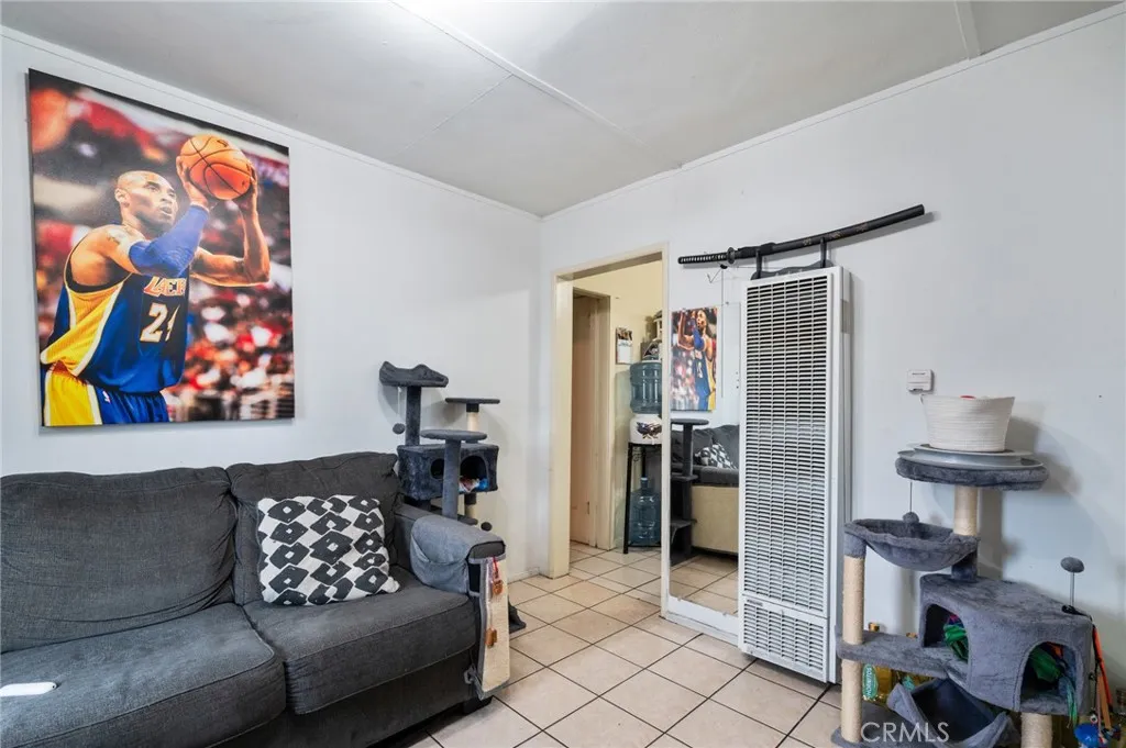 366 E Swope Street, Carson, California 90745 home-pic-33