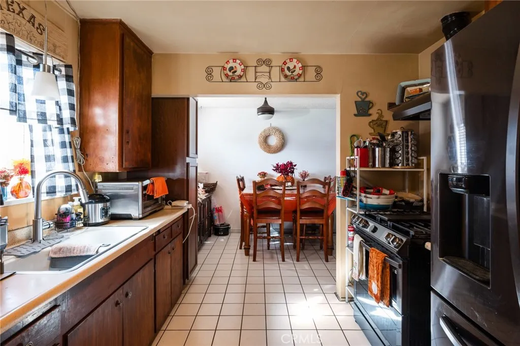 366 E Swope Street, Carson, California 90745 home-pic-6