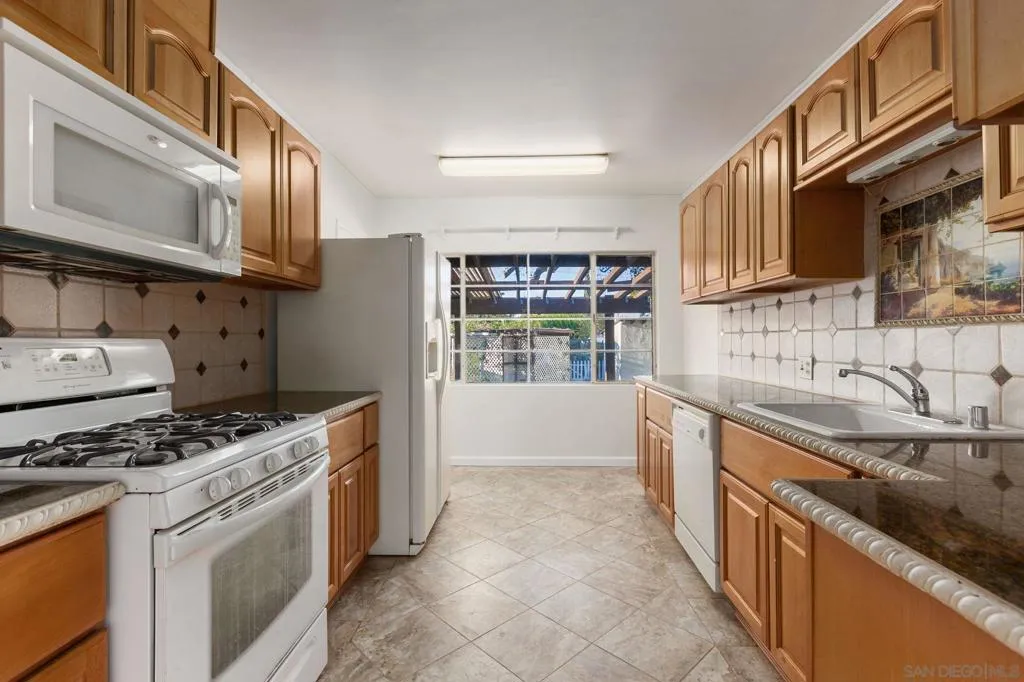 228 E 15th Ave, Escondido, California 92025 home-pic-27