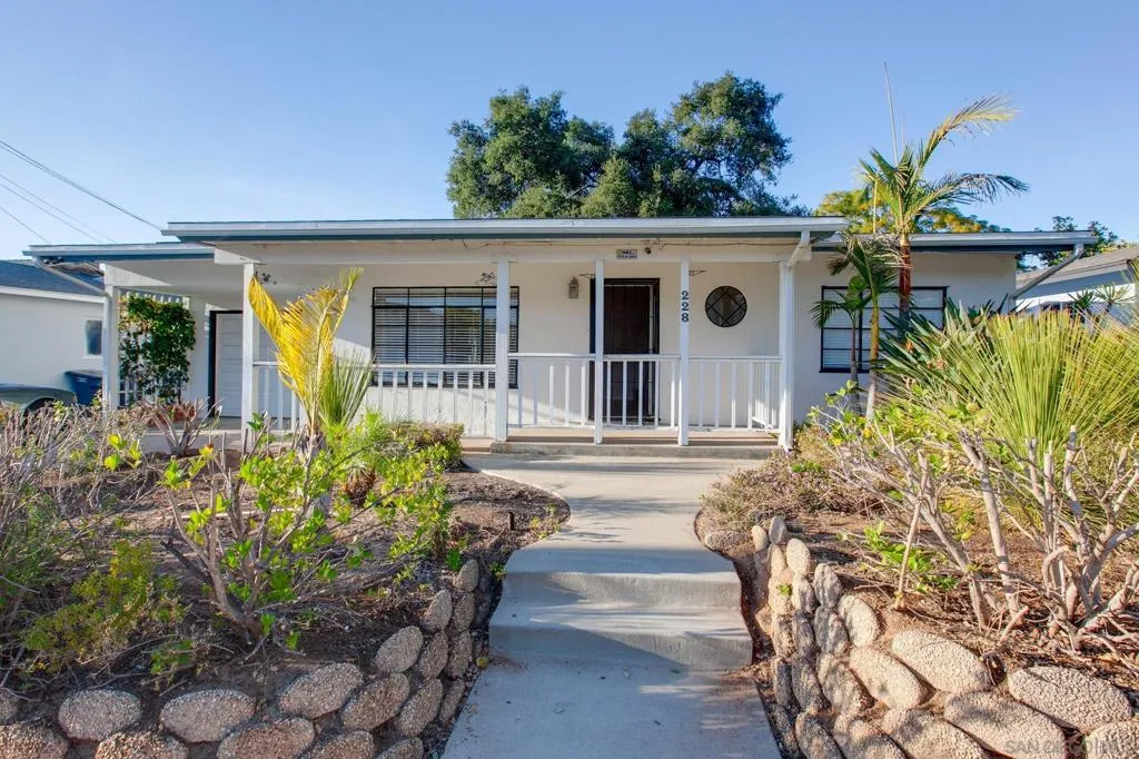 228 E 15th Ave, Escondido, California 92025 home-pic-0