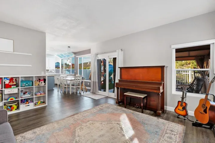 965 Gallery Dr, Oceanside, California 92057