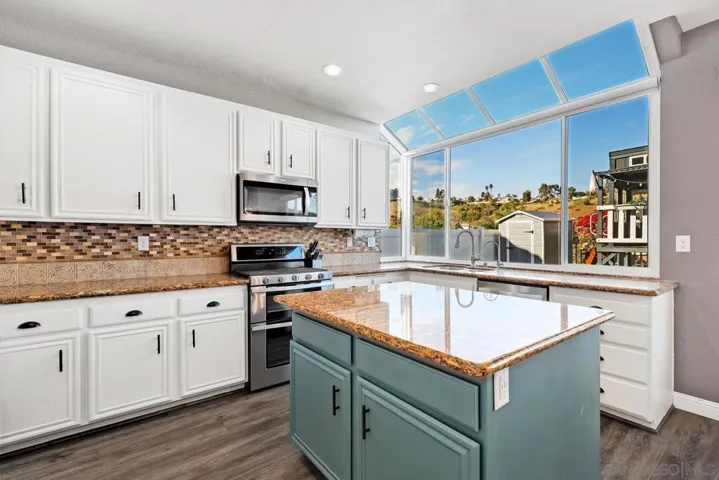 965 Gallery Dr, Oceanside, California 92057