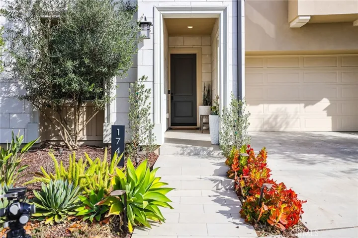 1749 Canyon Oaks Lane, Lake Forest, California 92610