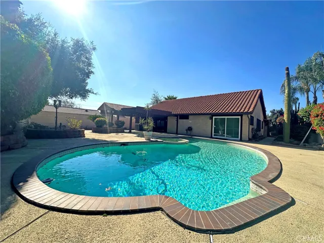 1316 N Erin Avenue, Upland, California 91786