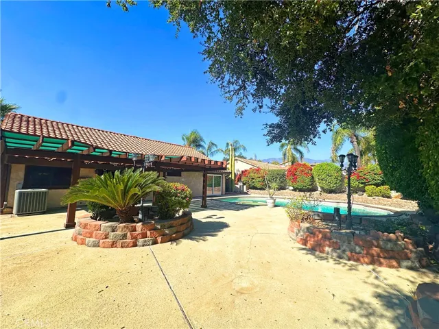 1316 N Erin Avenue, Upland, California 91786