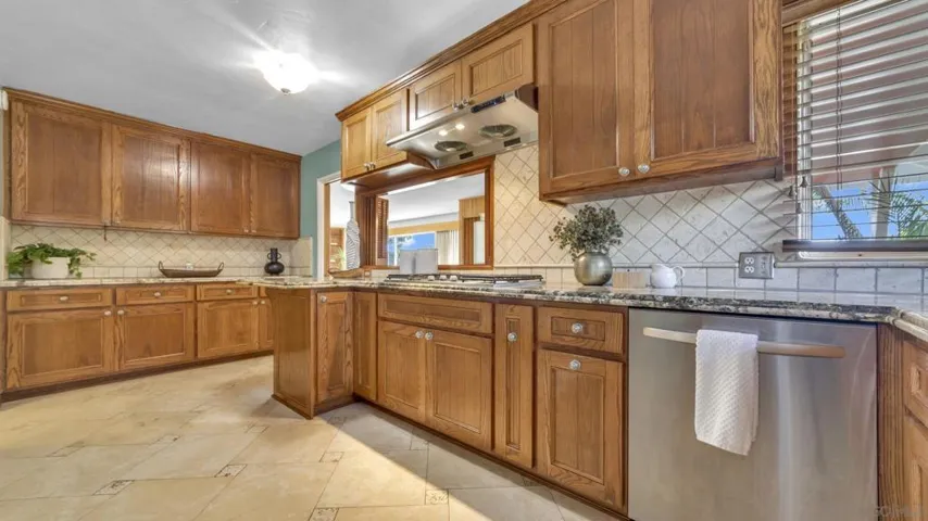 2016 Wilbur Ave, San Diego, California 92109