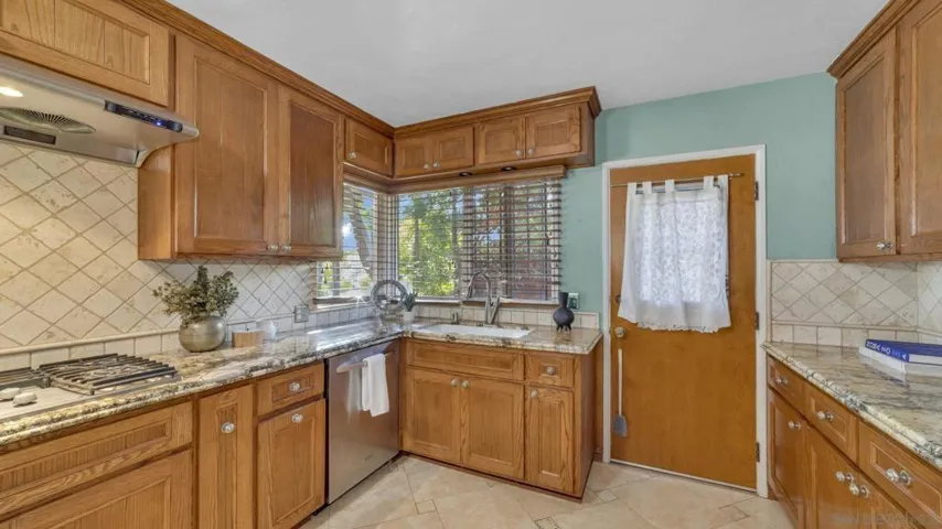 2016 Wilbur Ave, San Diego, California 92109