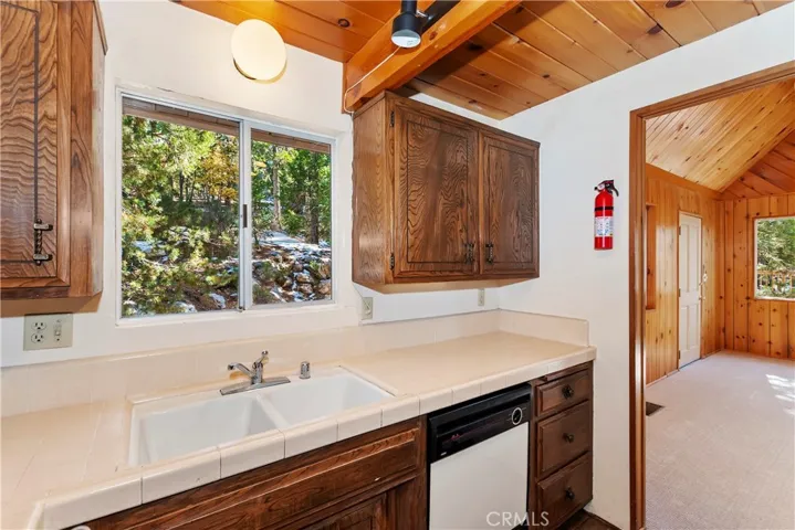 507 Pioneer Road, Lake Arrowhead, California 92352