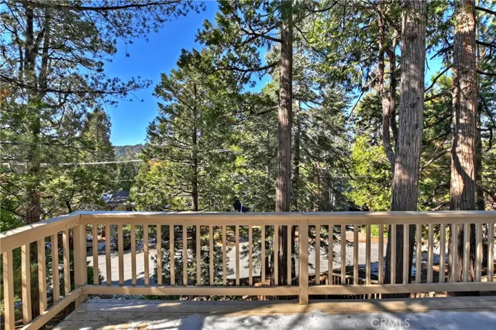 507 Pioneer Road, Lake Arrowhead, California 92352