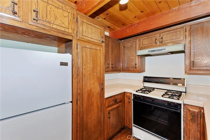 507 Pioneer Road, Lake Arrowhead, California 92352