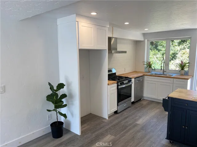 1550 Glenneyre Street, Laguna Beach, California 92651
