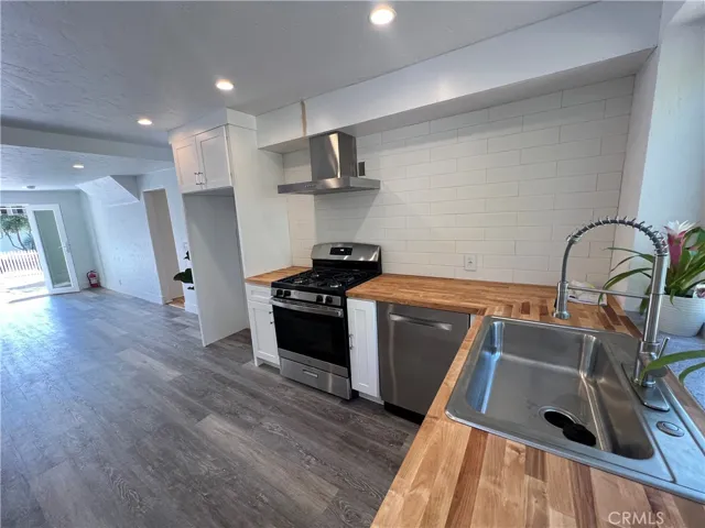 1550 Glenneyre Street, Laguna Beach, California 92651