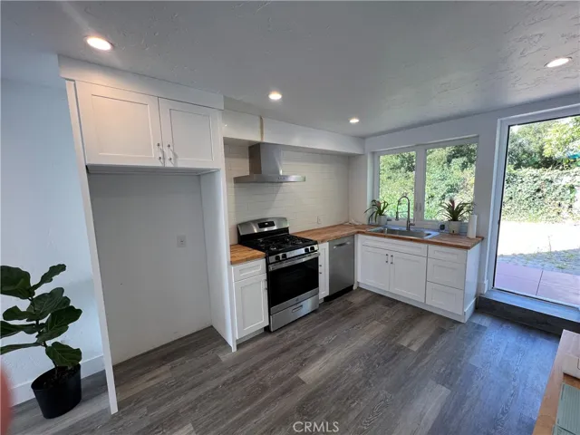 1550 Glenneyre Street, Laguna Beach, California 92651
