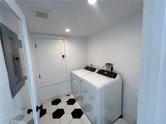 1550 Glenneyre Street, Laguna Beach, California 92651