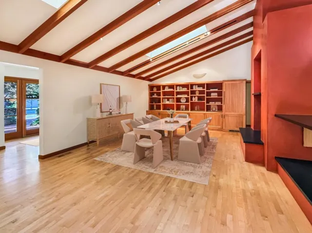 Vaulted Great Room - Dining Area