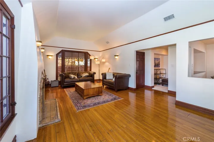 1426 Thompson Avenue, Glendale, California 91201
