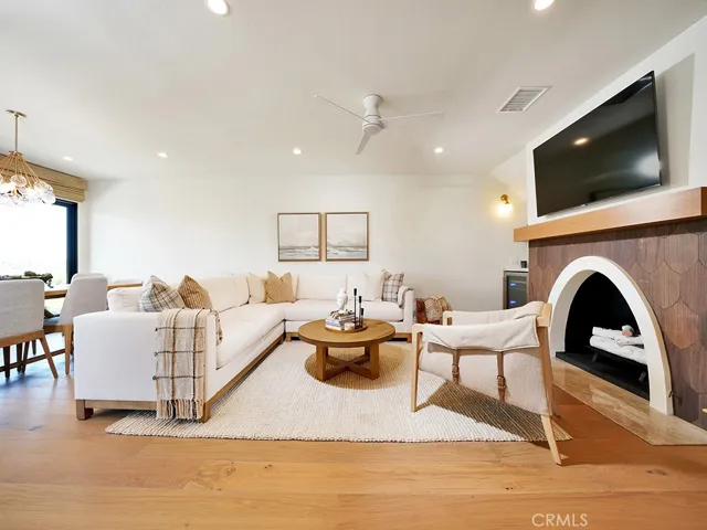 305 Avenida Cerritos, Newport Beach, California 92660