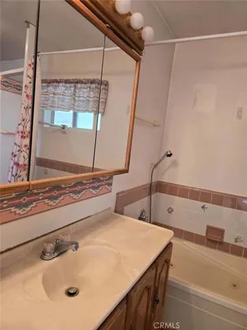 Master Bathrrom with Jetted Tub