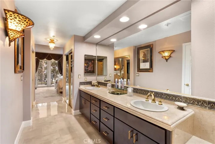2233 Martin 317, Irvine, California 92612