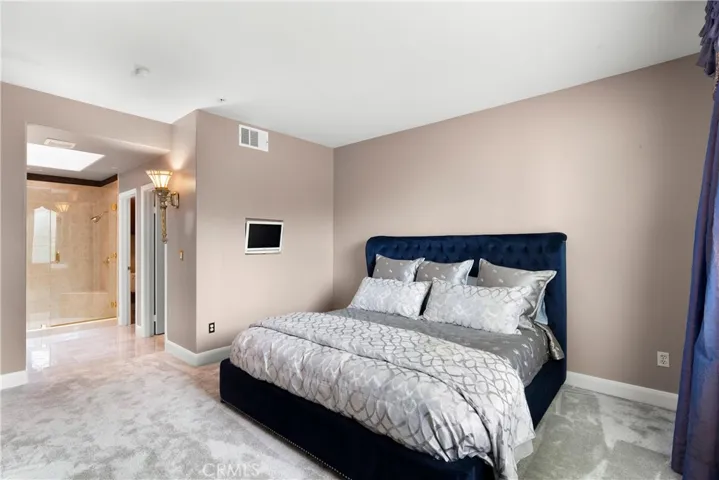 2233 Martin 317, Irvine, California 92612