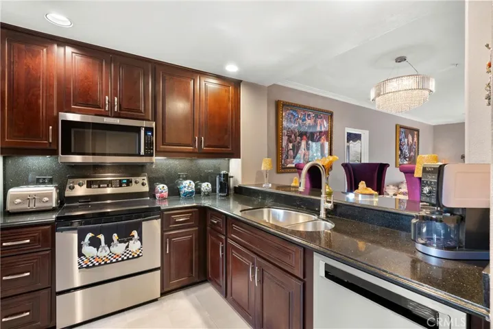 2233 Martin 317, Irvine, California 92612