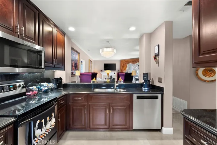 2233 Martin 317, Irvine, California 92612