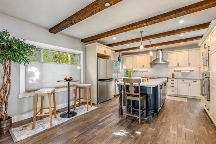 Kitchen, breakfast area