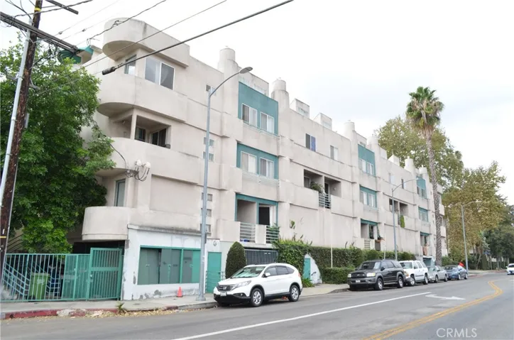 13718 Moorpark Street, Sherman Oaks, California 91423