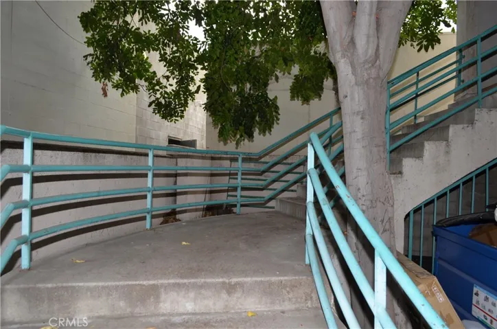 13718 Moorpark Street, Sherman Oaks, California 91423