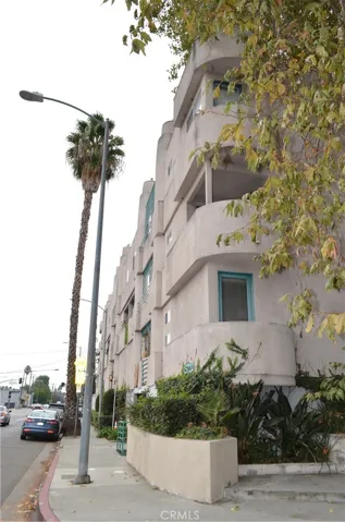 13718 Moorpark Street, Sherman Oaks, California 91423