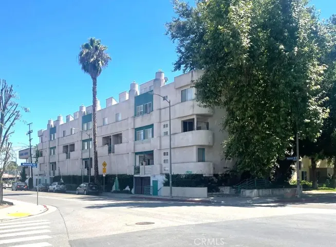 13718 Moorpark Street, Sherman Oaks, California 91423