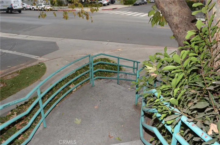 13718 Moorpark Street, Sherman Oaks, California 91423