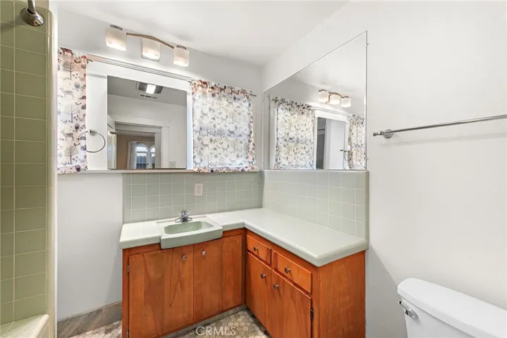 165 Quincy Avenue, Long Beach, California 90803