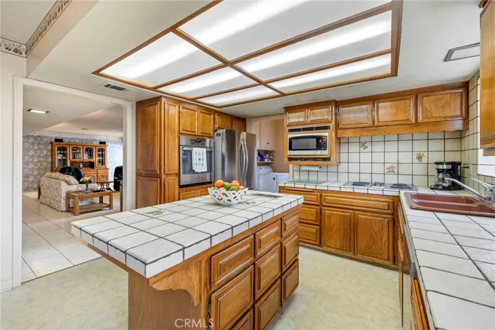 6401 Lancelot Court, Riverside, California 92506