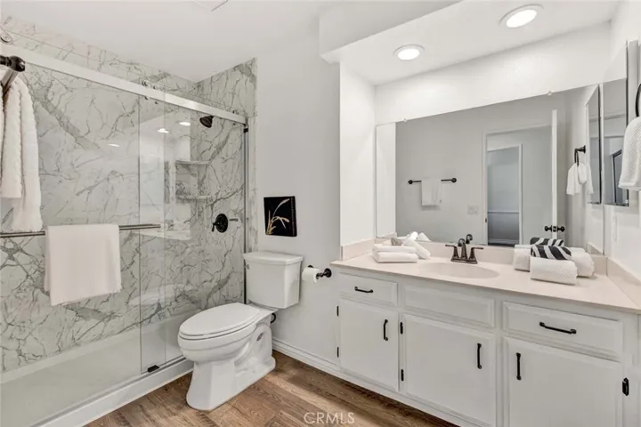 Spacious Bathroom for the Two other Bedrooms Upstairs