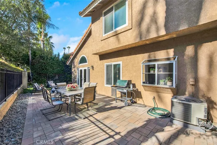 Nice Private Backyard Perfect for Entertaining Guests