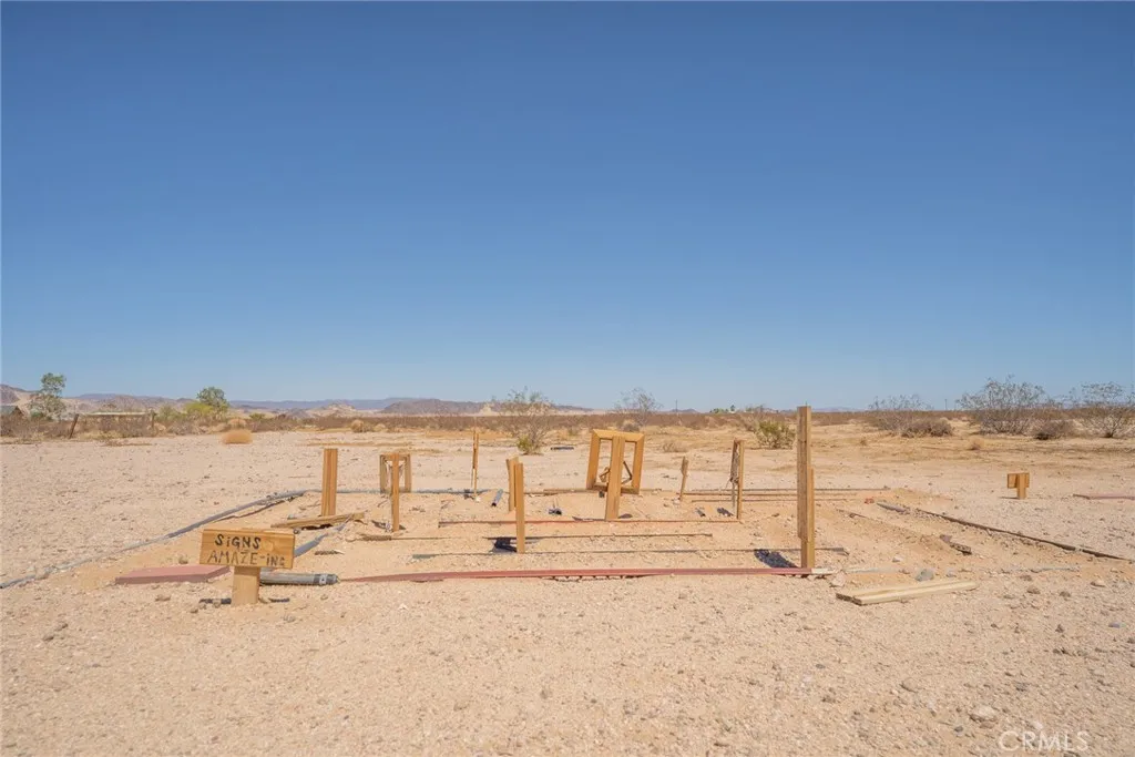 290 Bluegrass Road, 29 Palms, California 92277 home-pic-56