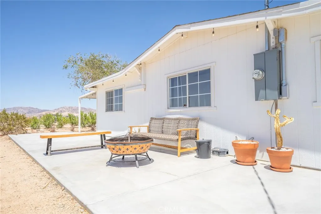 290 Bluegrass Road, 29 Palms, California 92277 home-pic-2