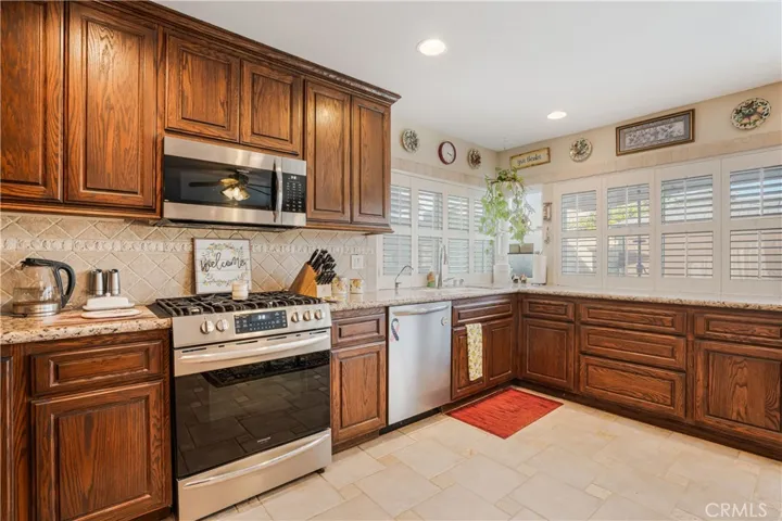 2436 Castlemont Court, Simi Valley, California 93063