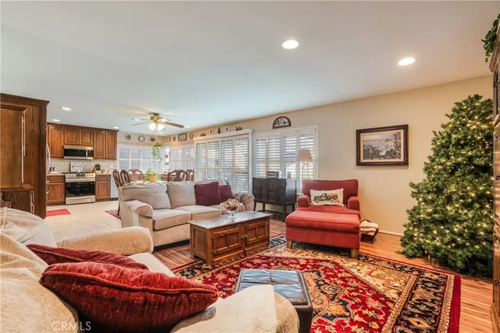 2436 Castlemont Court, Simi Valley, California 93063